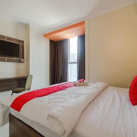 RedDoorz Plus @ Boulevard Panakkukang Makassar Bagian luar foto