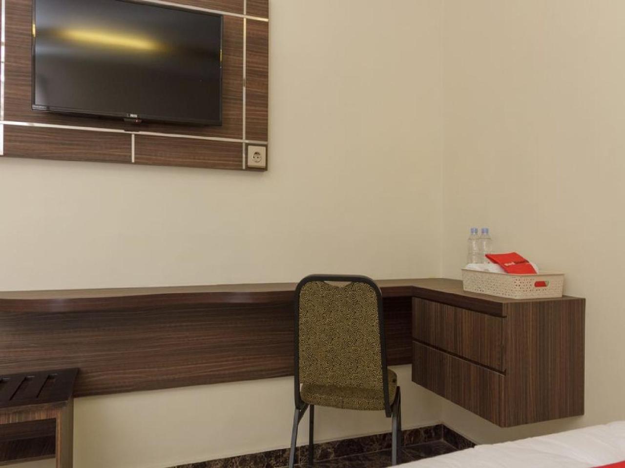 RedDoorz Plus @ Boulevard Panakkukang Makassar Bagian luar foto