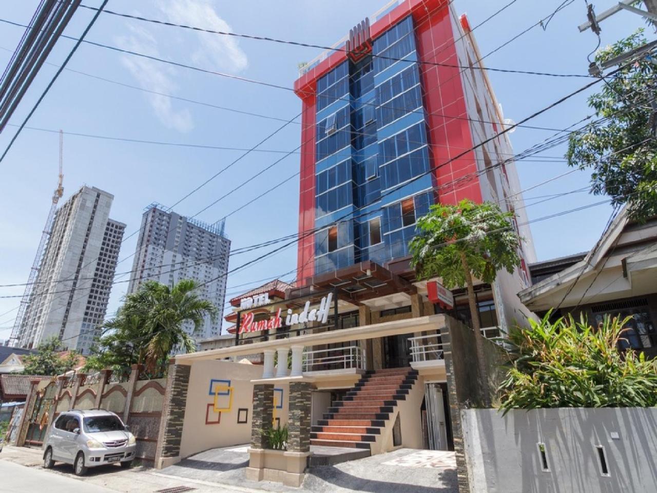 RedDoorz Plus @ Boulevard Panakkukang Makassar Bagian luar foto