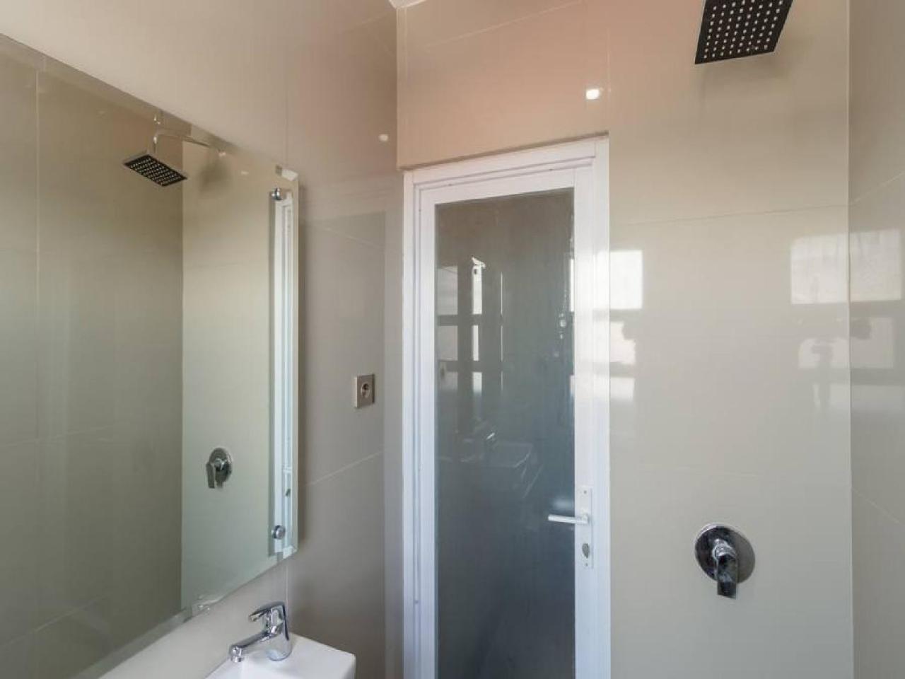 RedDoorz Plus @ Boulevard Panakkukang Makassar Bagian luar foto